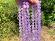 Charger l'image dans la galerie, Perles en améthyste lavande entre 6 et 10mm ALT