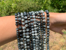 Charger l'image dans la galerie, Perles en oeil d'aigle entre 6 et 10mm OAU