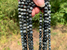 Charger l'image dans la galerie, Perles en oeil d'aigle entre 6 et 10mm OAU