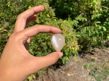 Charger l'image dans la galerie, Microcline / Pierre de lune 3