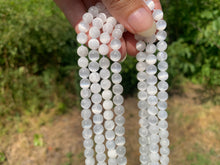 Charger l'image dans la galerie, Perles en gypse fibreux entre 6 et 10mm