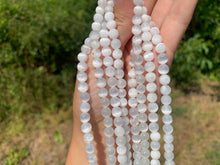 Charger l'image dans la galerie, Perles en gypse fibreux entre 6 et 10mm