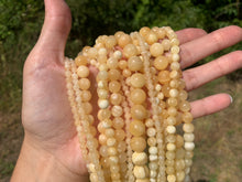 Charger l'image dans la galerie, Perles en calcite jaune entre 4 et 10mm