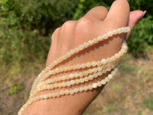 Charger l'image dans la galerie, Perles en calcite jaune entre 4 et 10mm