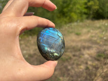 Charger l'image dans la galerie, Galet en labradorite 2