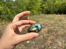 Charger l'image dans la galerie, Galet en labradorite 6