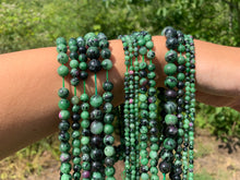 Charger l'image dans la galerie, Perles en rubis zoïsite entre 4 et 10mm