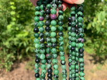 Charger l'image dans la galerie, Perles en rubis zoïsite entre 4 et 10mm