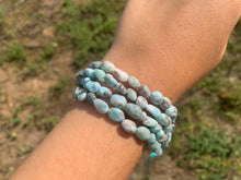 Charger l'image dans la galerie, Perles en larimar, petits galets 6-8mm