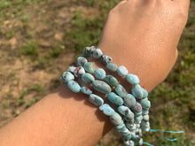 Charger l'image dans la galerie, Perles en larimar, petits galets 8-10mm