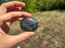 Charger l'image dans la galerie, Galet en labradorite 11