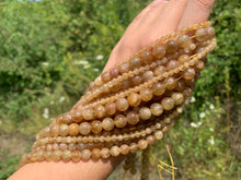 Charger l'image dans la galerie, Perles en apatite jaune entre 4 et 8-9mm