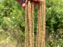 Charger l'image dans la galerie, Perles en apatite jaune entre 4 et 8-9mm