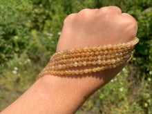 Charger l'image dans la galerie, Perles en apatite jaune entre 4 et 8-9mm