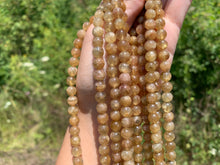 Charger l'image dans la galerie, Perles en apatite jaune entre 4 et 8-9mm