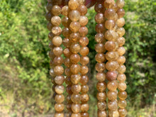 Charger l'image dans la galerie, Perles en apatite jaune entre 4 et 8-9mm