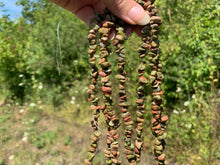 Charger l'image dans la galerie, Perles en unakite, forme chips
