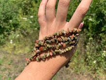 Charger l'image dans la galerie, Perles en unakite, forme chips