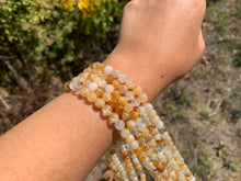 Charger l'image dans la galerie, Perles en quartz hématoïde jaune entre 6 et 10mm