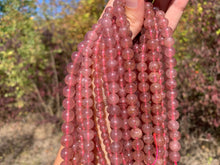 Charger l'image dans la galerie, Perles en quartz à inclusions de mica entre 6 et 10mm QMU