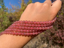 Charger l'image dans la galerie, Perles en quartz à inclusions de mica entre 6 et 10mm QMU