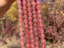 Charger l'image dans la galerie, Perles en quartz à inclusions de mica entre 6 et 10mm QMU