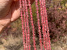 Charger l'image dans la galerie, Perles en quartz à inclusions de mica entre 4 et 12mm QMD