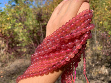 Charger l'image dans la galerie, Perles en quartz à inclusions de mica entre 4 et 10mm QMT