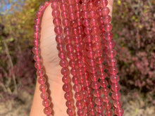 Charger l'image dans la galerie, Perles en quartz à inclusions de mica entre 4 et 10mm QMT