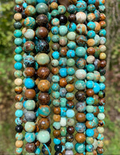 Charger l'image dans la galerie, Perles en turquoise entre 6 et 10mm