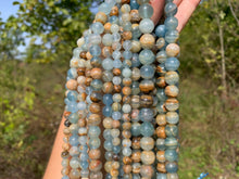 Charger l'image dans la galerie, Perles en calcite bleue entre 6 et 10mm