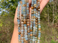 Charger l'image dans la galerie, Perles en calcite bleue entre 6 et 10mm