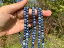 Charger l'image dans la galerie, Perles en dumortiérite entre 4 et 8mm