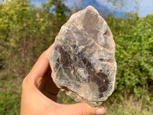 Charger l'image dans la galerie, Microcline brut / pierre de lune noire de Madagascar