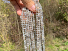 Charger l'image dans la galerie, Perles en pierre de lune grise 4mm PLGU