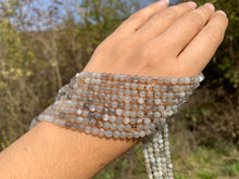 Charger l'image dans la galerie, Perles en pierre de lune grise 4mm PLGU