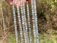 Charger l'image dans la galerie, Perles en pierre de lune grise 4mm PLGD