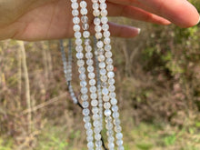 Charger l'image dans la galerie, Perles en pierre de lune grise 4mm PLGD