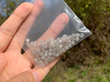 Charger l'image dans la galerie, Perles en pierre de lune grise 4mm PLGD
