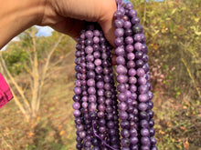 Charger l'image dans la galerie, Perles en lépidolite entre 6 et 10mm