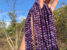 Charger l'image dans la galerie, Perles en lépidolite entre 6 et 10mm