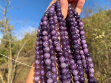 Charger l'image dans la galerie, Perles en lépidolite entre 6 et 10mm