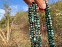 Charger l'image dans la galerie, Perles en émeraude entre 4 et 6mm