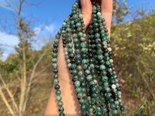 Charger l'image dans la galerie, Perles en émeraude entre 4 et 6mm