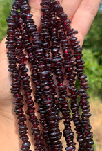 Charger l'image dans la galerie, Perles en grenat, forme chips