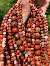 Charger l'image dans la galerie, Perles en jaspe rouge entre 4 et 12mm JRU