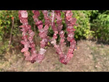 Charger et lire la vidéo dans la visionneuse de la Galerie, Perles en quartz à inclusions de piémontite, forme chips