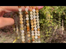 Charger et lire la vidéo dans la visionneuse de la Galerie, Perles en quartz hématoïde jaune entre 6 et 10mm