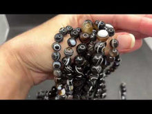 Charger et lire la vidéo dans la visionneuse de la Galerie, Perles en agate rubanée entre 8 et 10mm