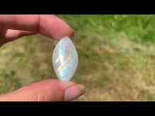 Charger et lire la vidéo dans la visionneuse de la Galerie, VENDU Labradorite "blanche" d'Inde 30